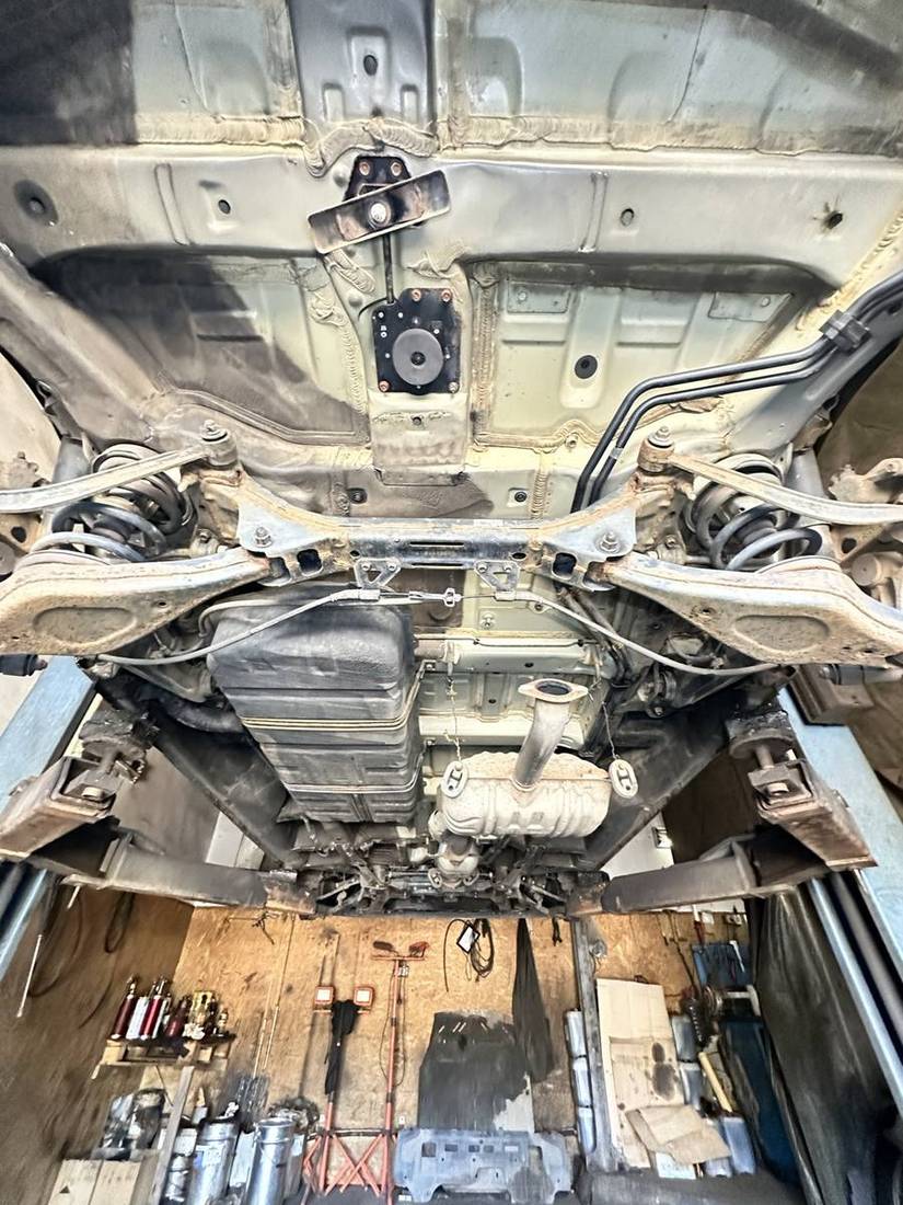 Бічна частина днища Kia Carnival до антикору